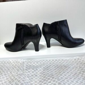 BANANA REPUBLIC  STELLA   BLACK BOOT  SIZE 7